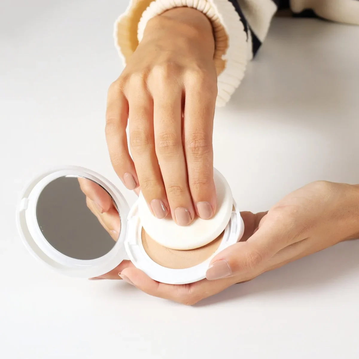 Avène Sun High Protection Tinted Compact Sable SPF50 10g – Image 2