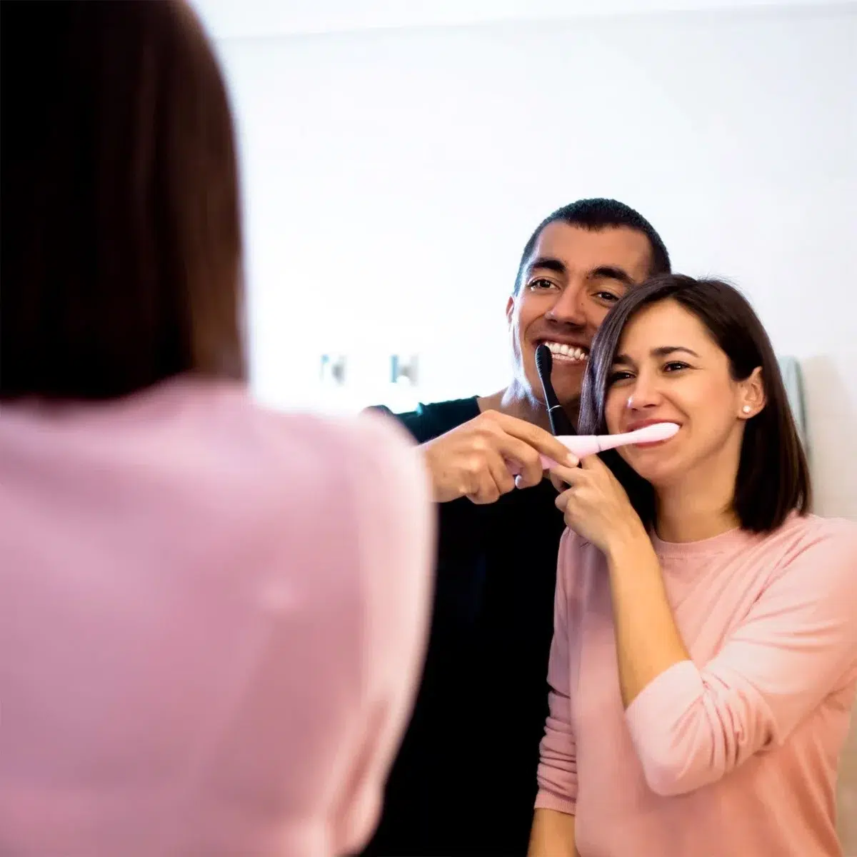 foreo-issatm-2-silicone-sonic-toothbrush-pearl-pink_3 FOREO ISSA™ baby Gentle Sonic Toothbrush – Image 3