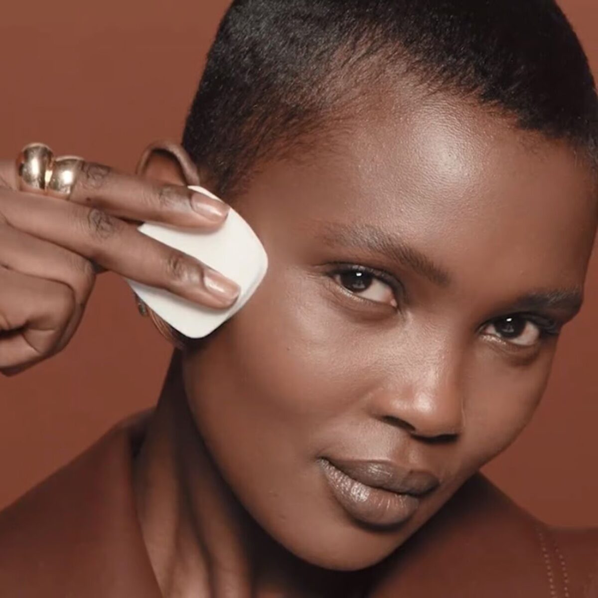 l-oreal-paris-infallible-24h-2-in-1-powder-foundation_5_converted L'Oréal Paris Infallible 24h 2-In-1 Powder Foundation 040 Cashmere – Image 5